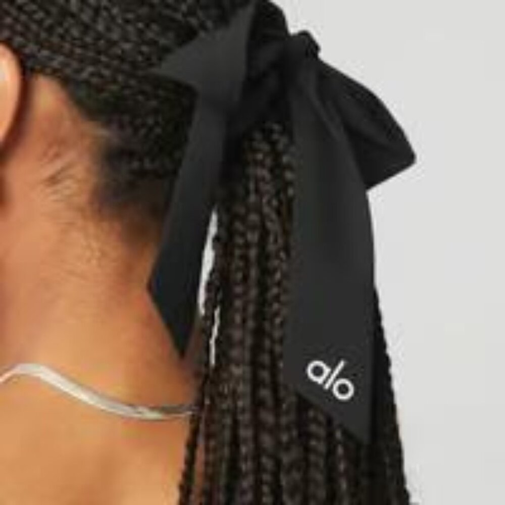 New Alo Yoga Love Knots Tie Scrunchie - Picture 1 of 3